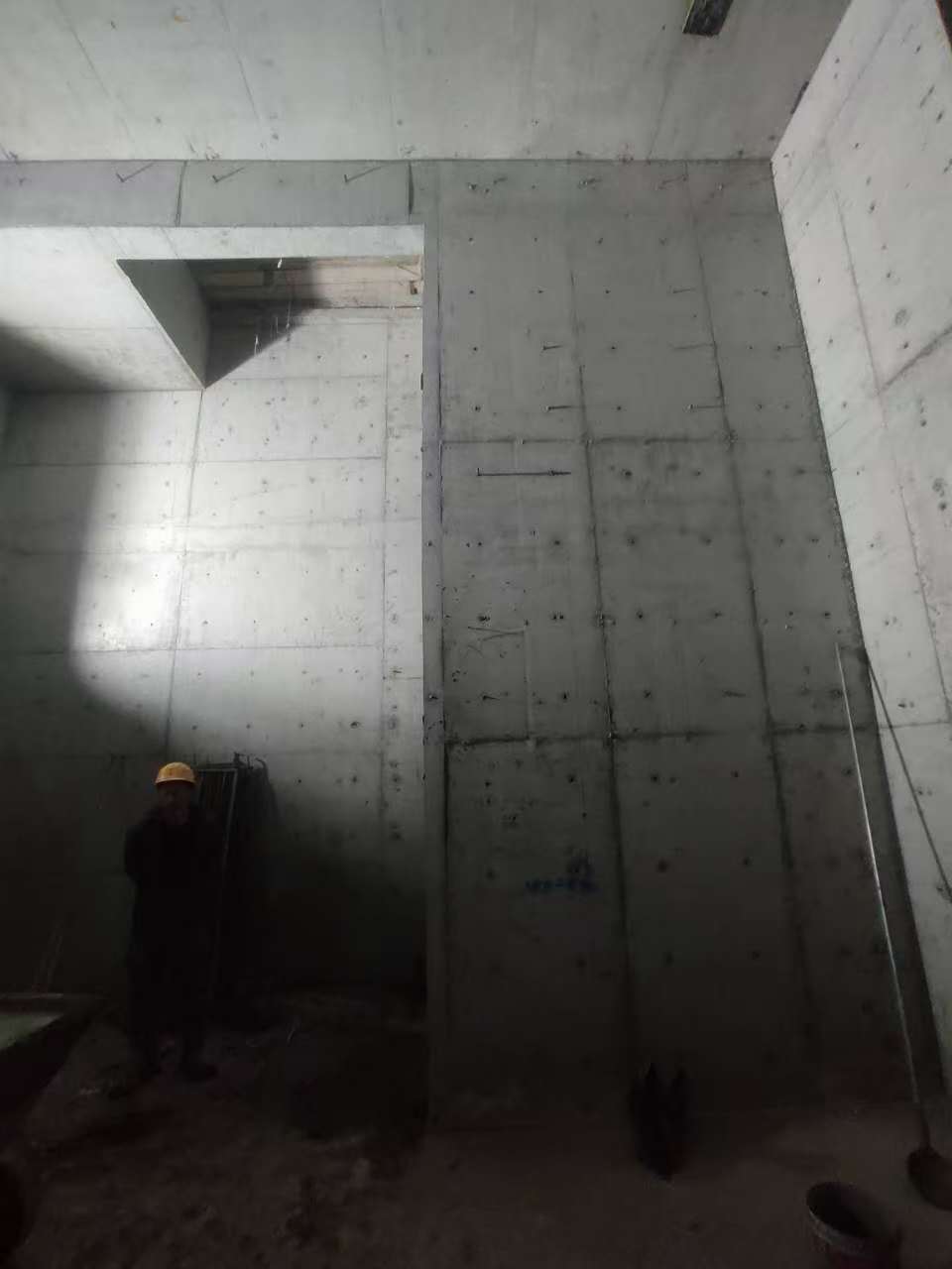 和平墙上开槽钢筋断了有影响吗